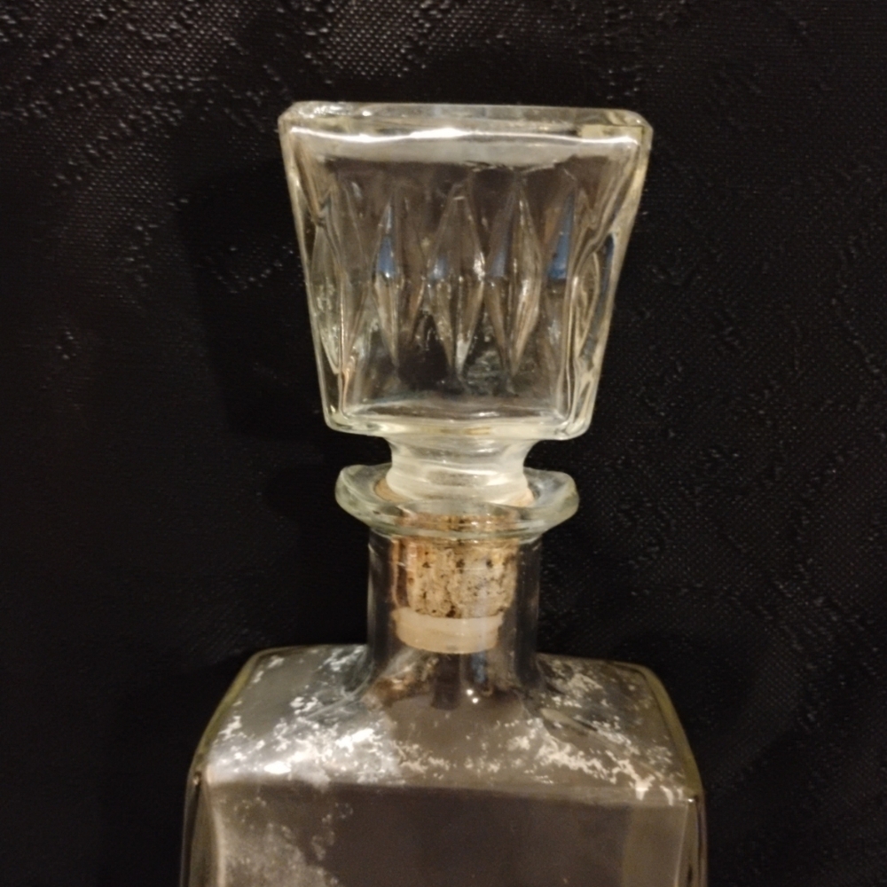 Vintage Bundle Of 4 Glass/Crystal/ Glass Empty Decanters With Matching Stoppers! - Picture 8 of 16
